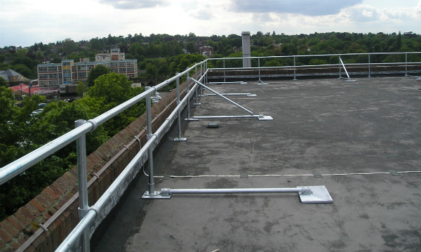 Freestanding-handrail roof edge protection